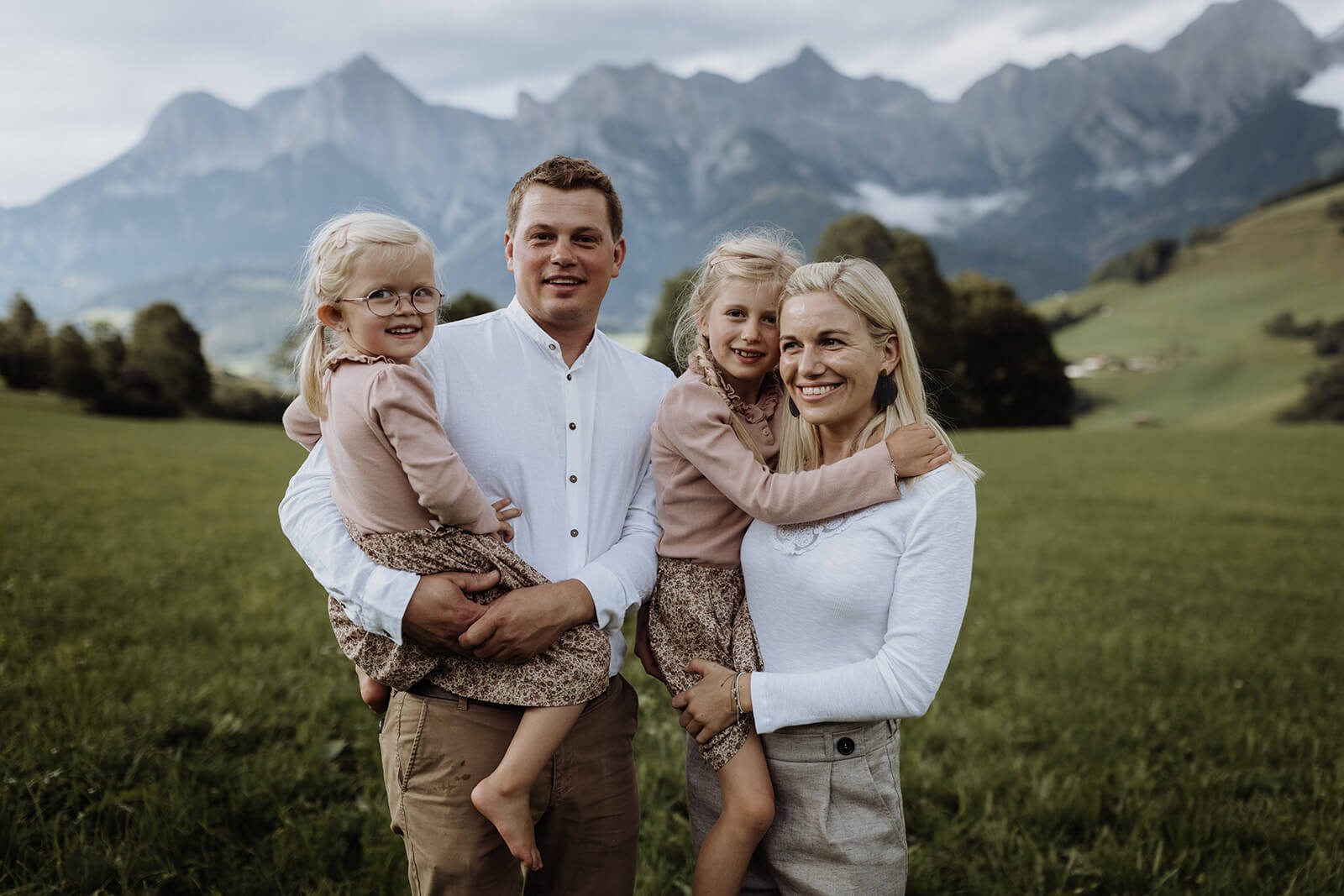 die gastgeber familie vom biohof ebengut in maria alm